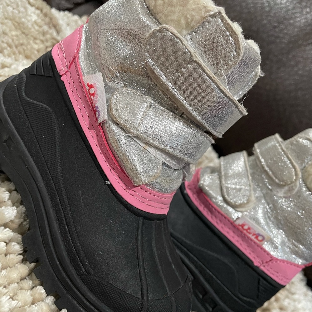 I have this wonderful winter boots for girl size 7t they from buy buy baby